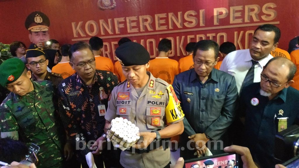 Polres Mojokerto Kota Sita Bahan Peledak dan Petasan dari Warga Gedeg