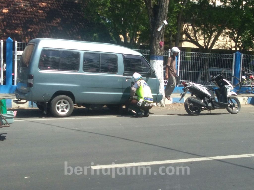 Parkir Sembarangan, Ban Akan Digembosi Satlantas