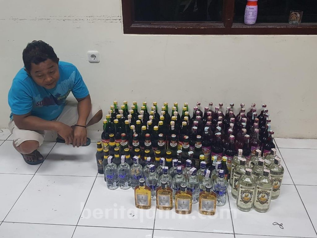 Tim Cobra Amankan Minuman Keras dari Warga Gondoruso