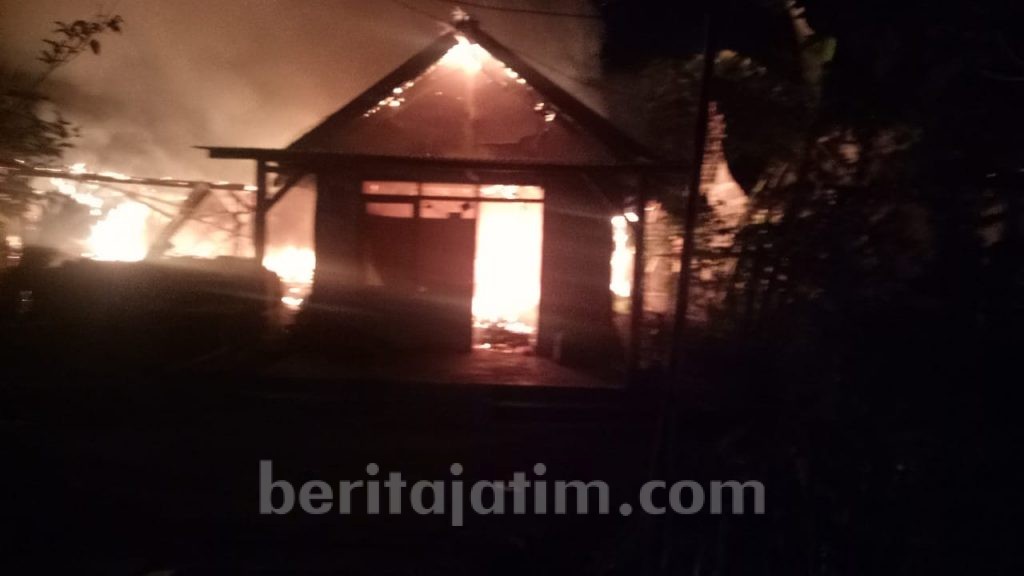 Dua Rumah Terbakar, Barang Berharga Ludes Dilalap Api