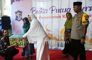 Momen Ramadan, Risma Pilih Buka Puasa di Eks Lokalisasi
