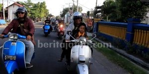 Ngabuburit, Jurnalis Ajak Anak Yatim Naik Vespa Keliling Kota Kediri