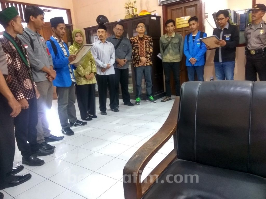 Kelompok Cipayung Luruk Kantor KPU Kota Kediri