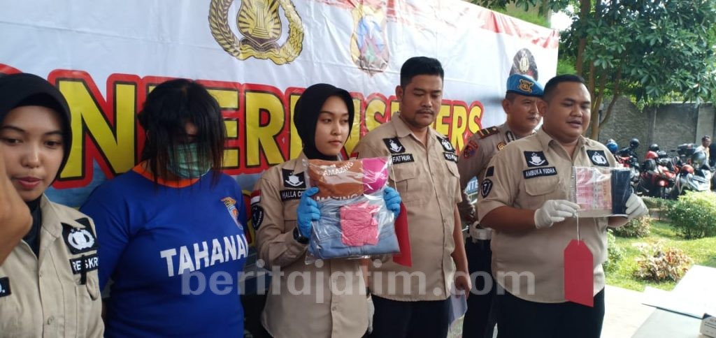 Mami Selvi Jual 10 Gadis Koleksi pada Kalangan Pekerja Kantor