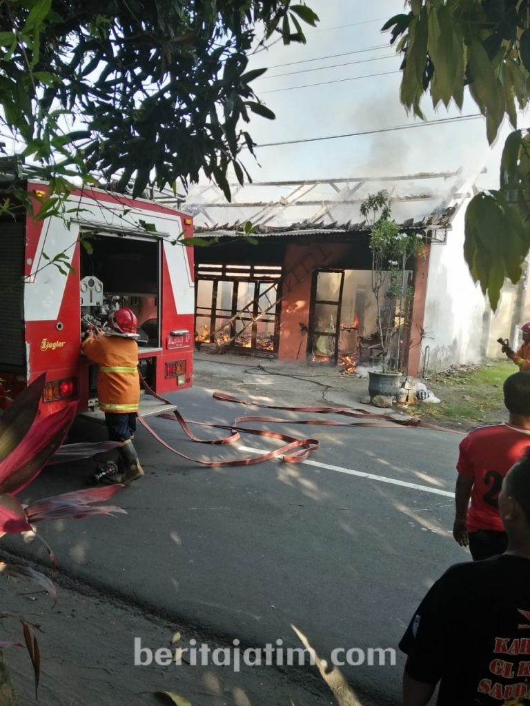 Rumah Pedagang Bakso di Kediri Ludes Terbakar