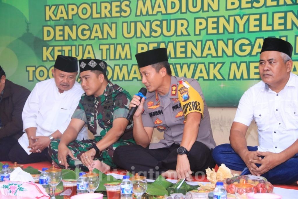 Dandim dan Kapolres Madiun Buka Puasa Bersama Masyarakat