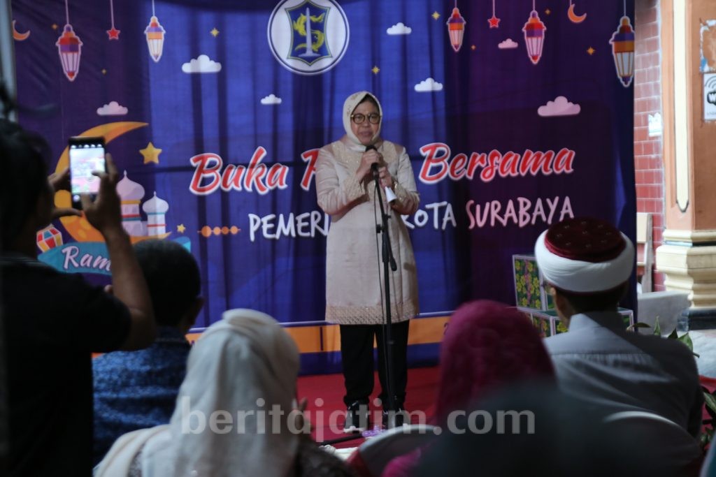 Risma Buka Puasa Bersama Anak Yatim di Eks Wisma Barbara