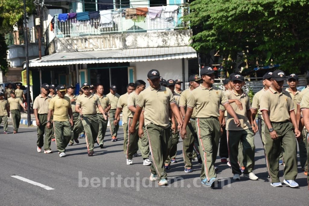 Prajurit dan ASN Kodim Madiun Gelar Jalan Sehat dan Senam