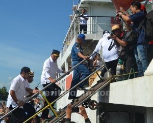 Menhub RI Serahkan Dua Kapal Rede Untuk Kepulauan Sumenep