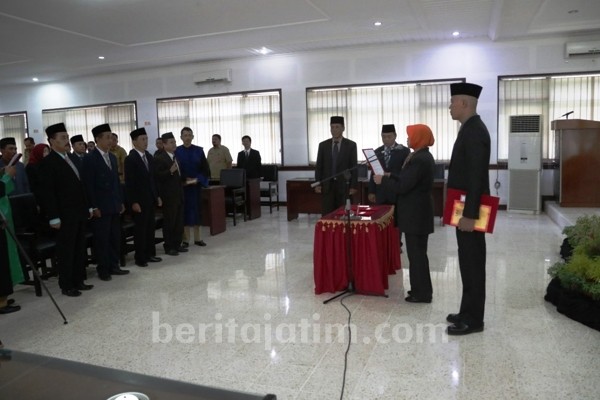 Bupati Kediri Lantik Pejabat Administrator, Pengawas dan Fungsional Perawat