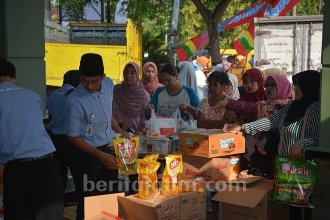 Hari Kedua Pasar Murah, Warga Serbu Kodim Jember