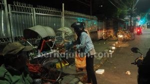 GPSP Kota Surabaya Bagikan Paket Makanan Sahur dan Uang Santunan