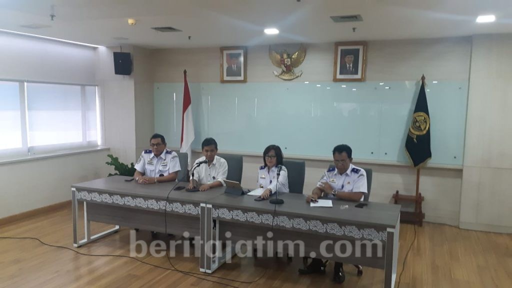 Pemerintah Turunkan Tarif Batas Atas Pesawat Komersial