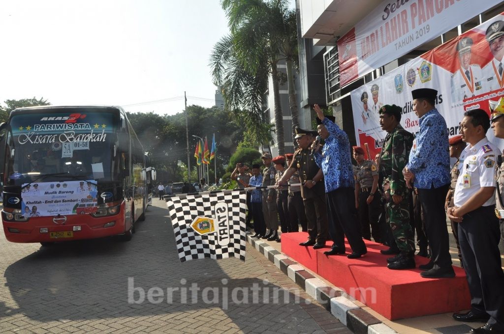 Bupati Sambari Berangkatkan Mudik Gratis