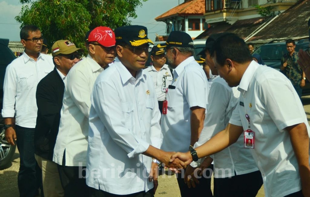 Pecahkan Kendi, Menhub Berangkatkan Kapal Mudik Gratis ke Pulau Kangean Sumenep