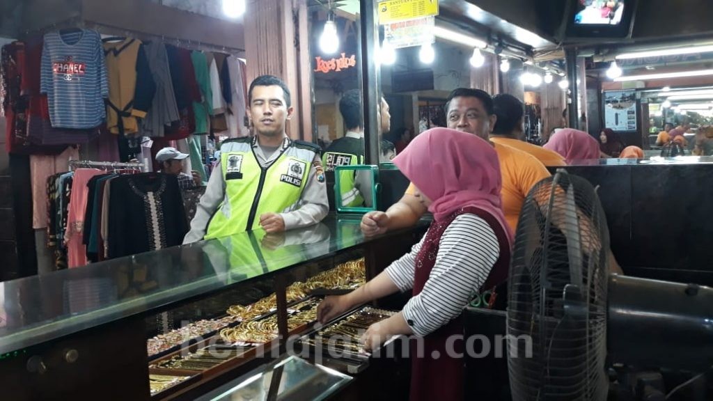 Antisipasi Kejahatan, Polsek Kepanjen Patroli Toko Emas dan Pasar