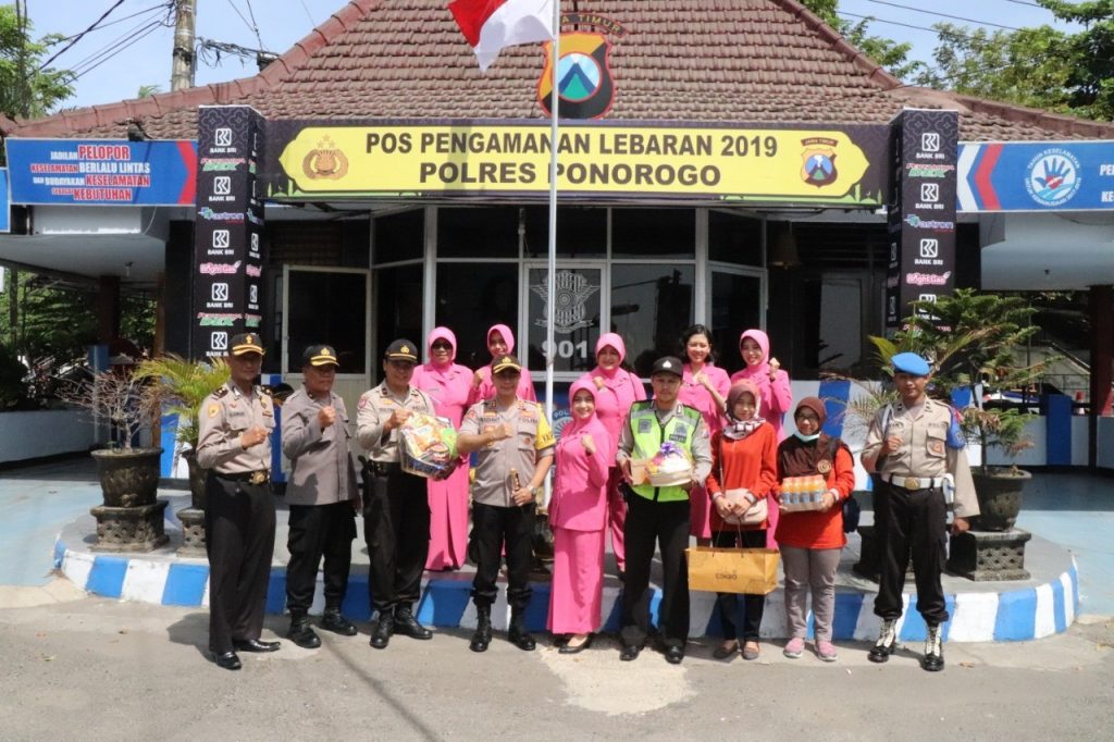 Kapolres Ponorogo Kunjungi Pos Pam dan Himbau Masyarakat Tidak Terbangkan Balon Udara