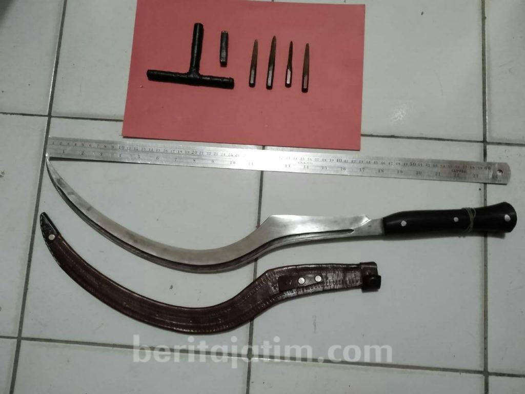 Selipkan Celurit dan Kantongi Kunci T, Pemuda Bangkalan Diringkus Polisi