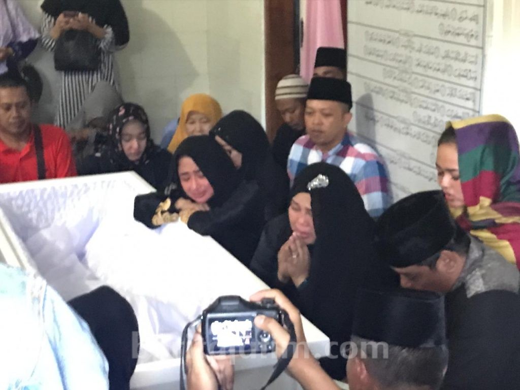 Ayahanda Dewi Persik Dimakamkan Hari Ini