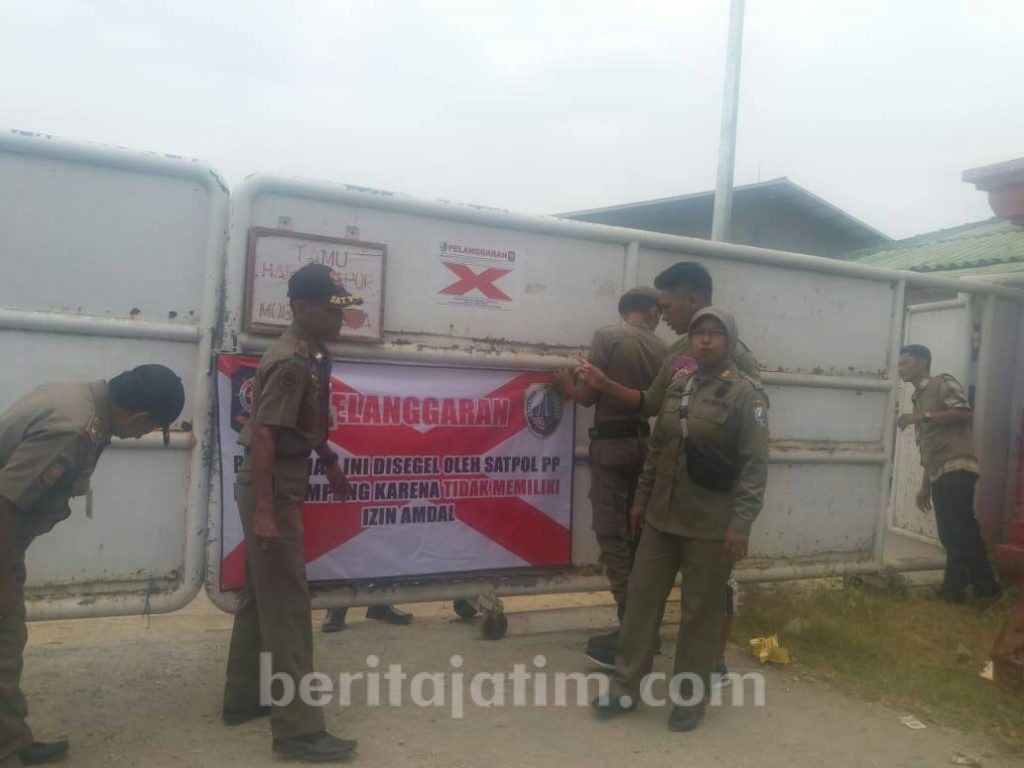 Diduga Tak Kantongi Amdal, Bangunan PT Garam di Sampang Disegel Satpol PP