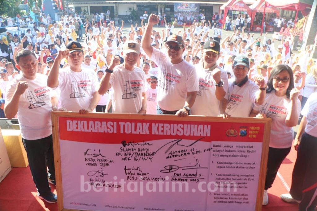 Forkopimda Kota Kediri Bersama Masyarakat Juga Deklarasi Tolak Kerusuhan