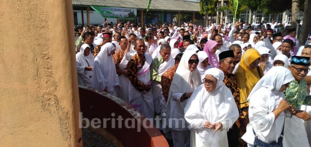 9 CJH Asal Kabupaten Mojokerto Tunda Keberangkatan