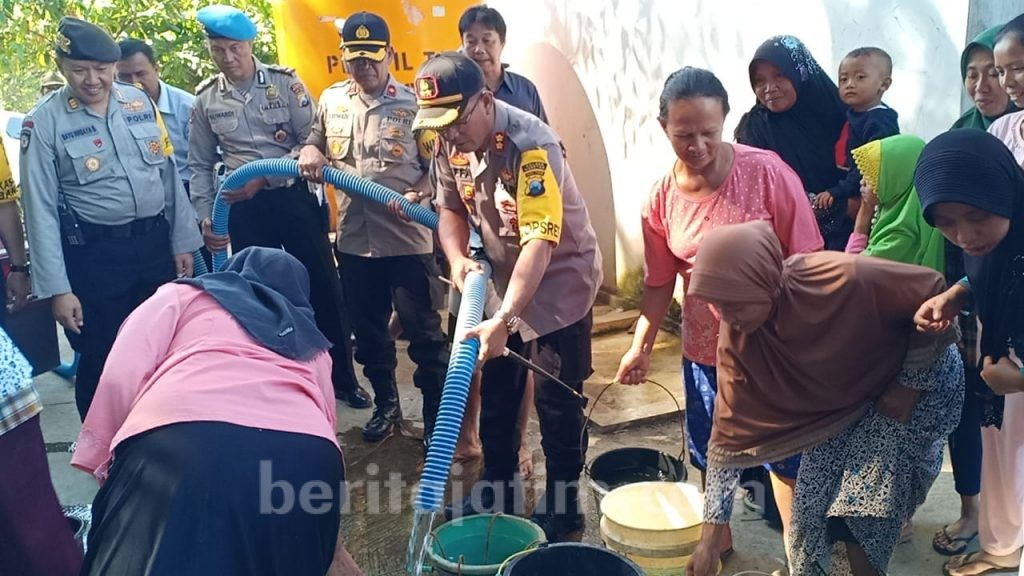 Polres Magetan Sumbang Air Bersih dan Tandon