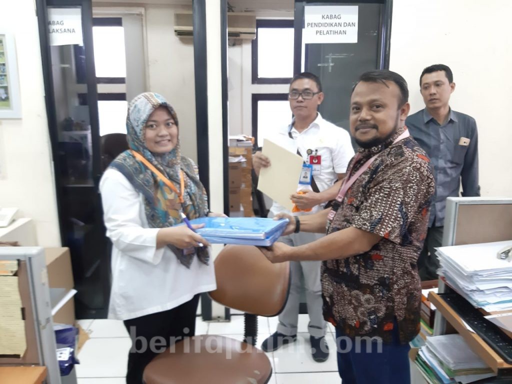 KPU Sumenep Antarkan Berkas 19 Anggota PPS/KPPS Meninggal dan Sakit ke KPU RI