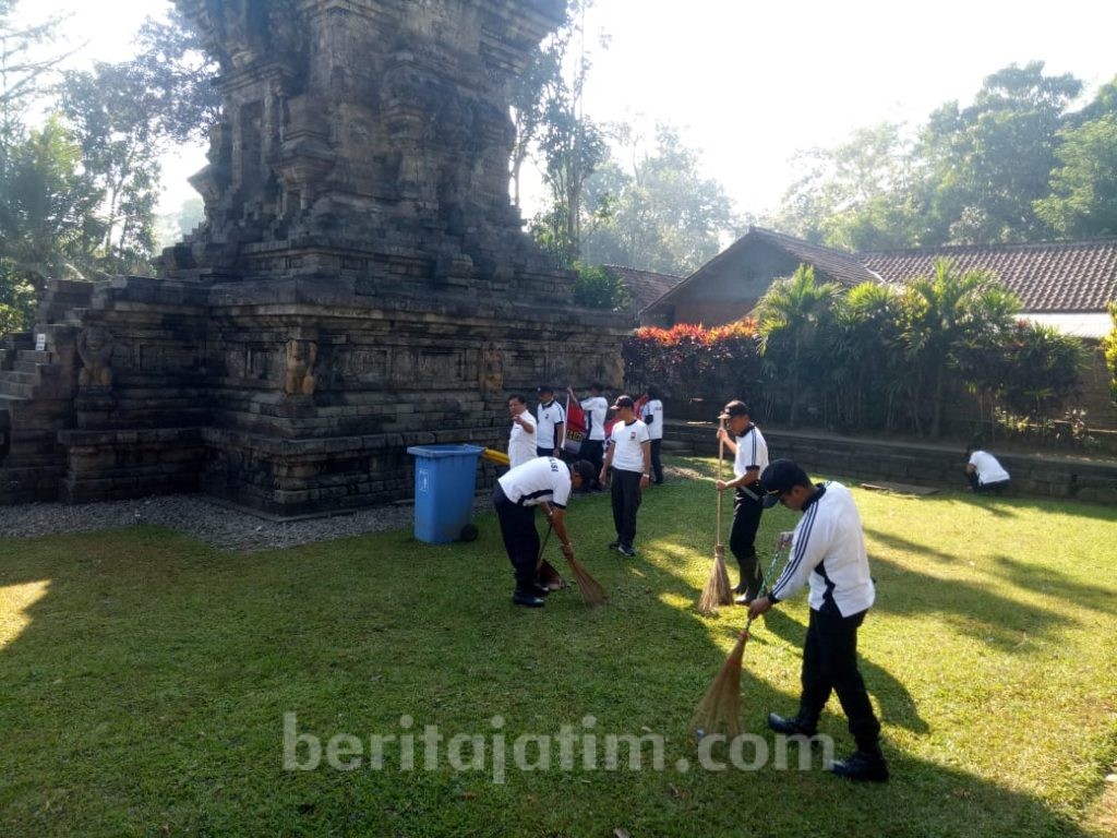 Sambut Hari Bhayangkara Ke-73, Polsek Tumpang Bhakti Religi di Candi Kidal
