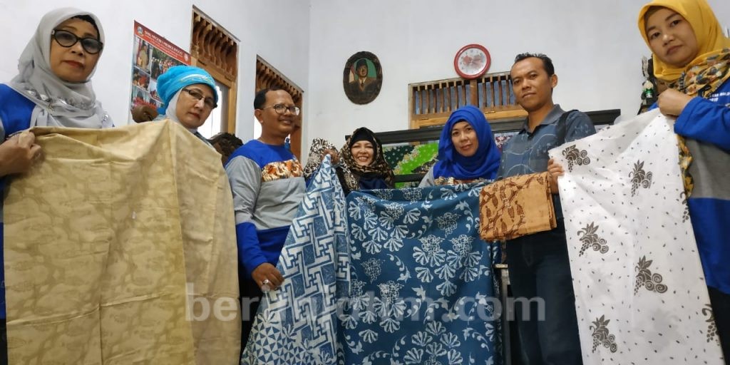 Disnaker Malang Fasilitasi Peserta Batik Inklusif Belajar Corak Batik Trinil