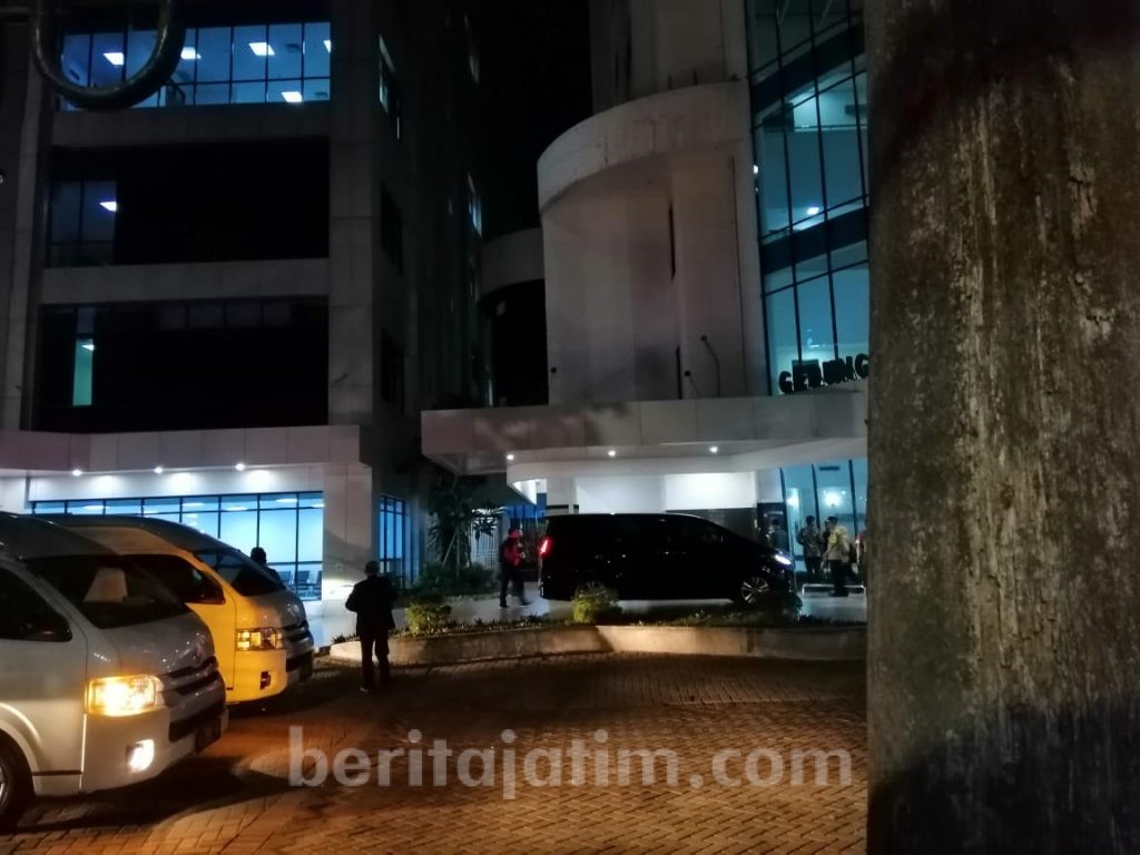 Presiden Jokowi Jenguk Risma di RSUD dr Soetomo