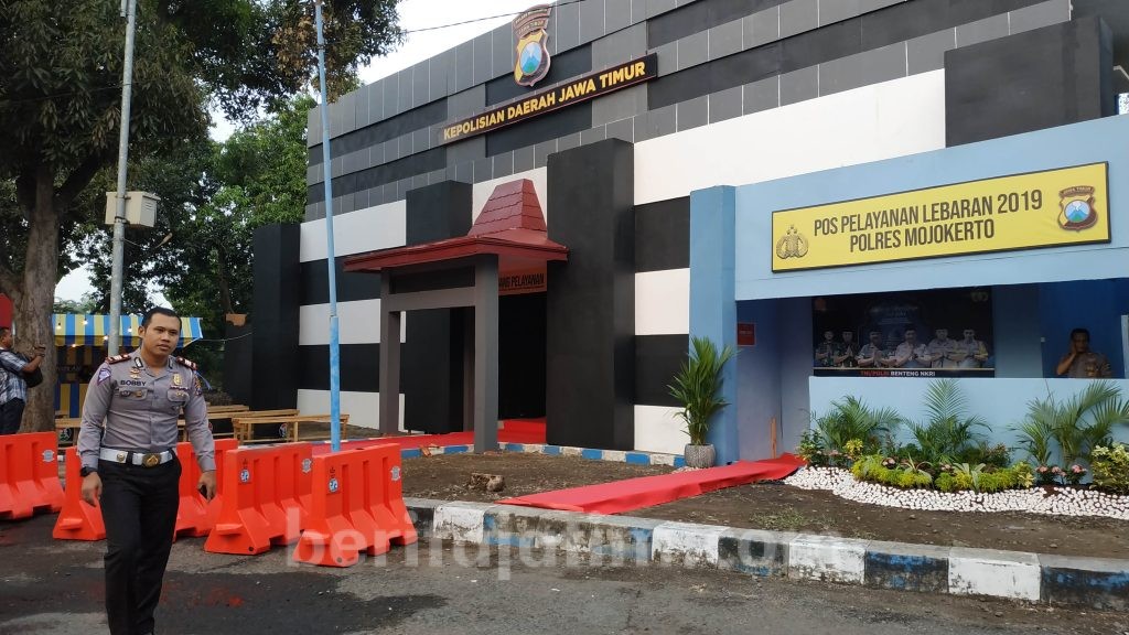 Miniatur Gedung Polda Jatim Ada di Posyan Jembatan Timbang
