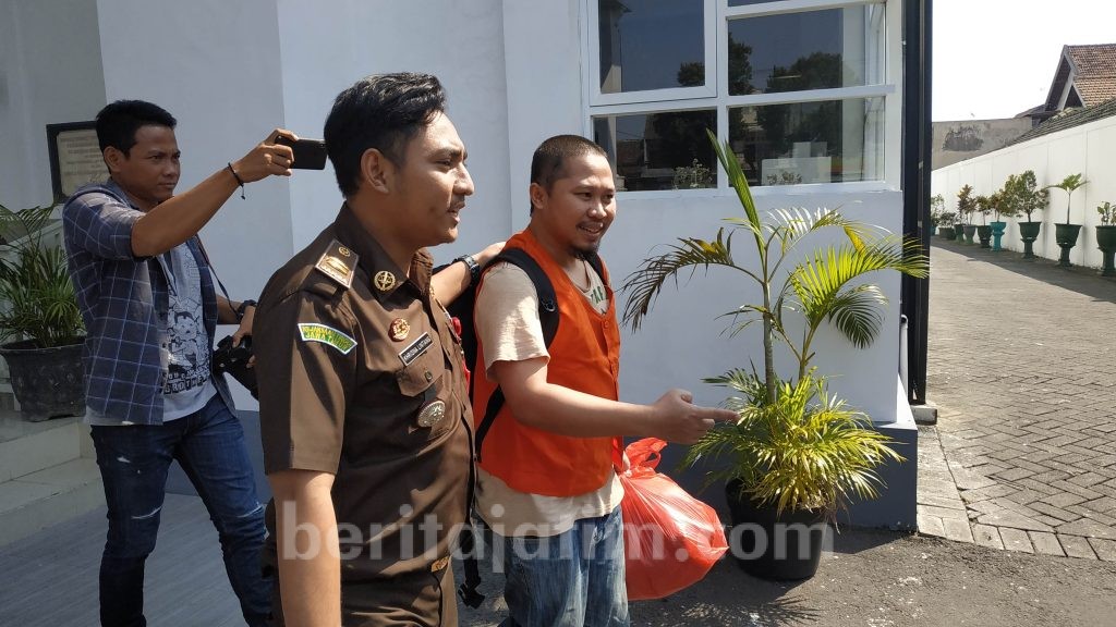 Mantan Kasi Bulog Sub Divre Wilayah Surabaya Selatan Ditahan Kejari Kabupaten Mojokerto