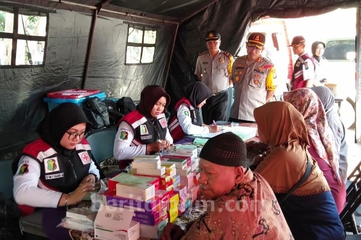 Polres Magetan Gelar Pengobatan Gratis di Pasar Kawedanan