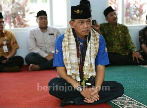 Merasa Damai Dengar Ayat Kursi Alquran, Pejabat Ini Masuk Islam lalu Dapat Hadiah Umroh