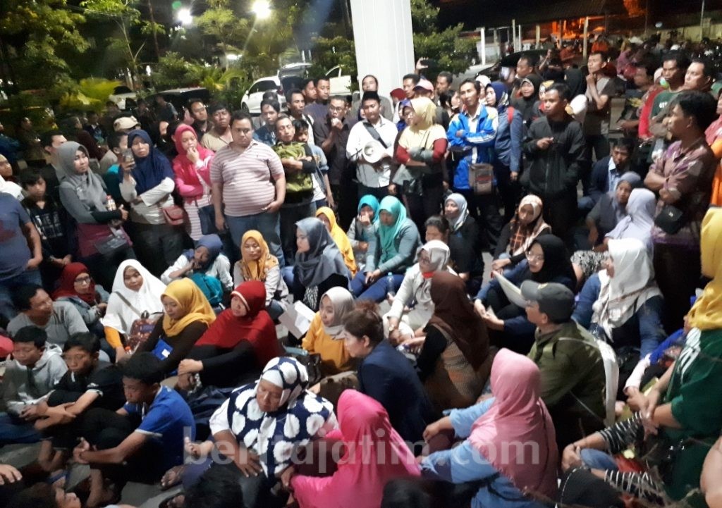Kecewa Zonasi PPDB, Dispendik Surabaya Diserbu Ratusan Wali Murid