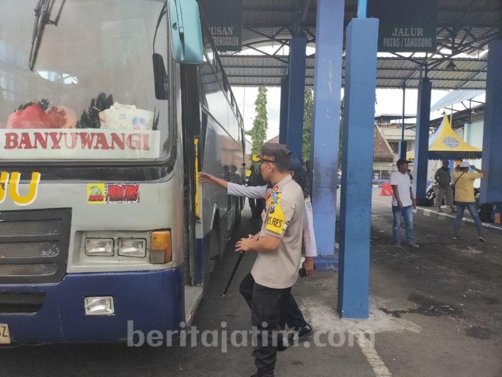 Jumlah Pemudik di Terminal Minak Koncar Lumajang Melonjak Tajam