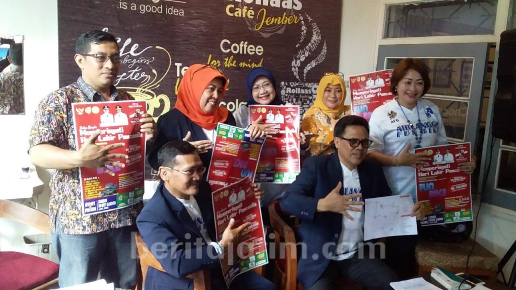 IKA Unair Tegaskan ‘Kita Indonesia Kita Pancasila’ dengan Bersepeda Gembira