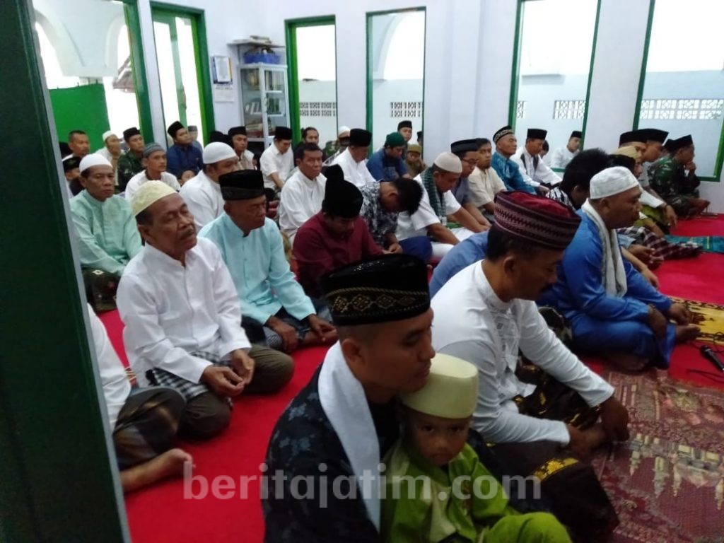 Dandim Jember Sholat Idul Fitri Bersama Masyarakat Sekitar Makodim