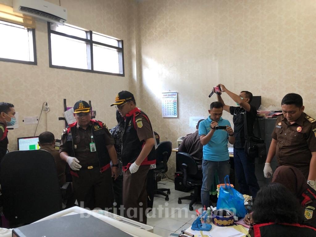 Kejaksaan Geledah Kantor Pemkab Jember