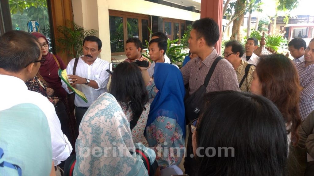 KOMPAK Minta PPDB Online Zonasi SMAN di Jatim Ditunda