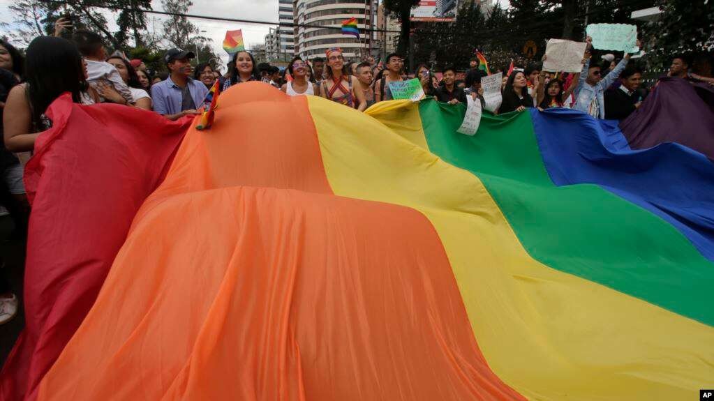 Ribuan Orang Meriahkan Pawai LGBT Gay Pride