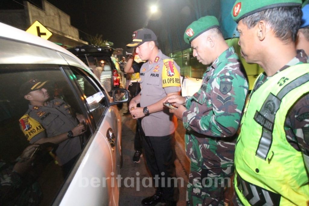 TNI-Polri Razia Kendaraan di Pintu Masuk Tol Probolinggo-Pasuruan