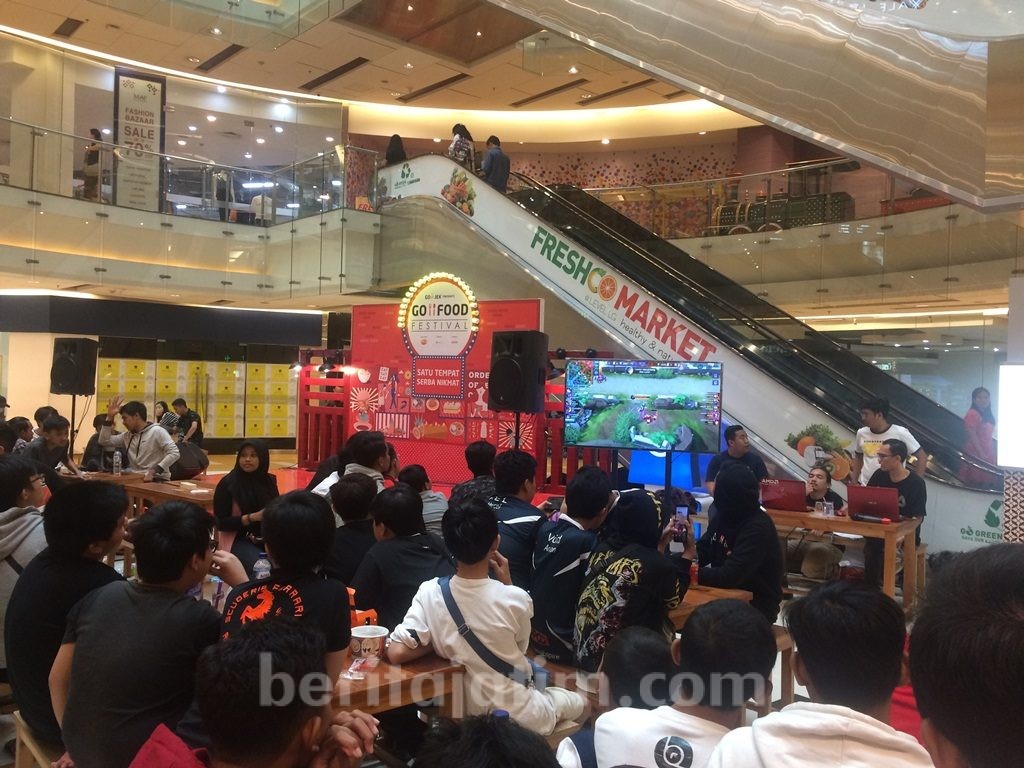 Ratusan Pemuda Ikuti Surabaya Mobile Legend di Grand City