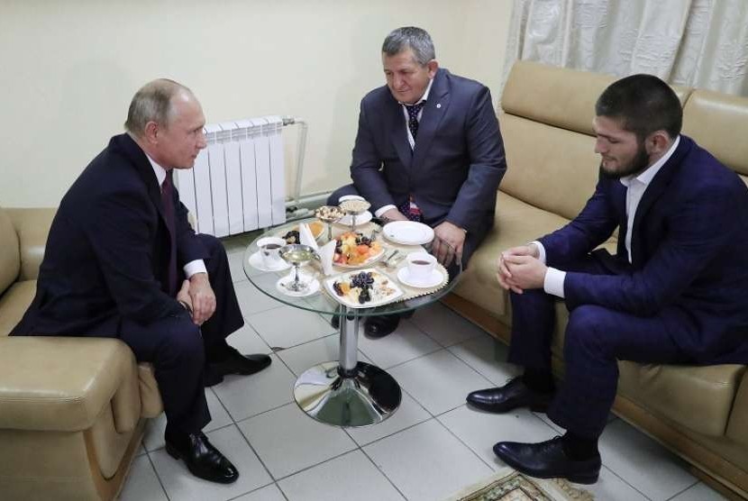 Putin Bangun Sekolah dengan Nama Khabib Nurmagomedov