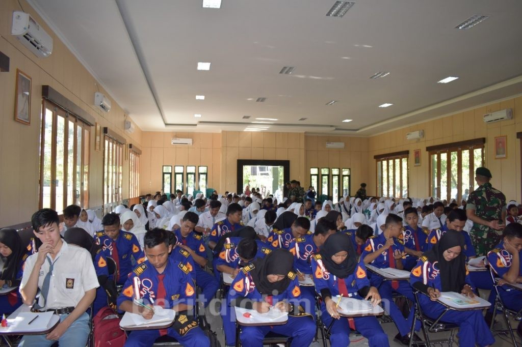 Ratusan Pelajar di Ngawi Ikuti Tes GEO di Makoyonarmed.Kostrad