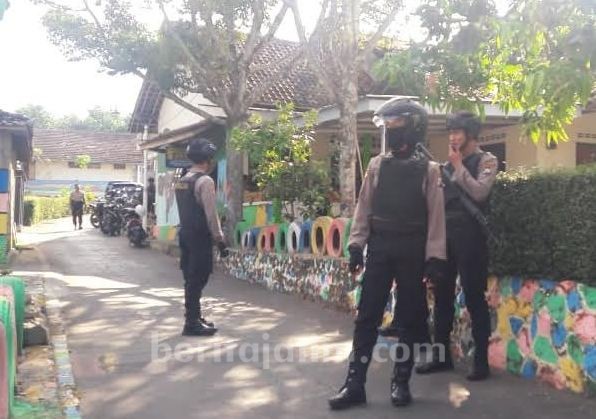 Densus 88 Tangkap Terduga Teroris di Magetan