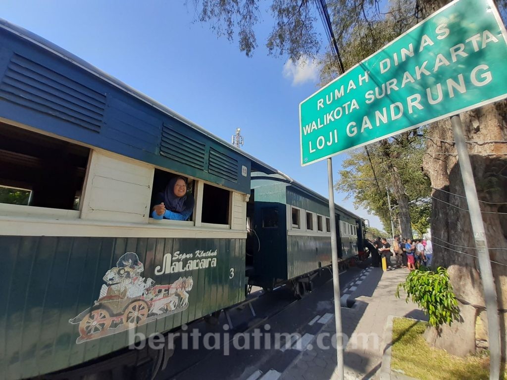 Pengalaman Pertama Naik Sepur Uap Kuno Jaladara di Pusat Kota Solo