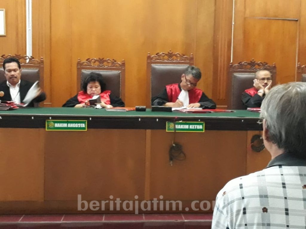 Hakim Main Handphone Saat Sidang, Ini Komentar Komisi Yudisial