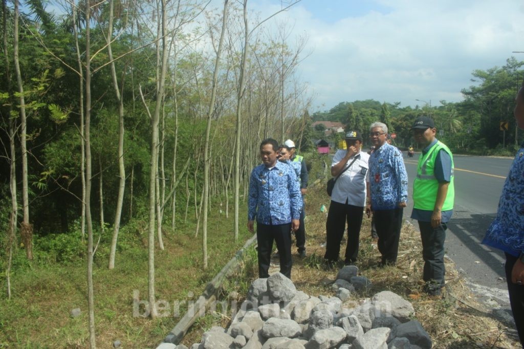 Cak Thoriq Pantau Proyek Pelebaran Jalan Kementrian PU